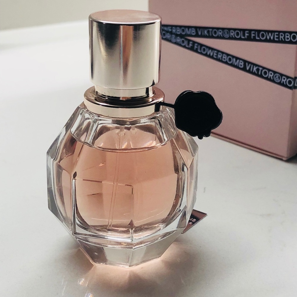 Flowerbomb   1 OZ